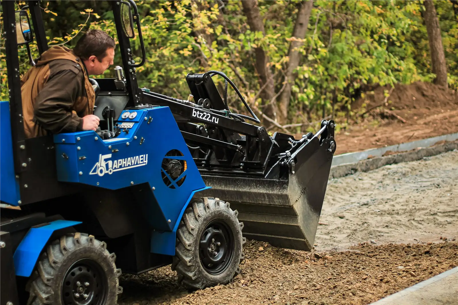 Барнаулец с ковшом